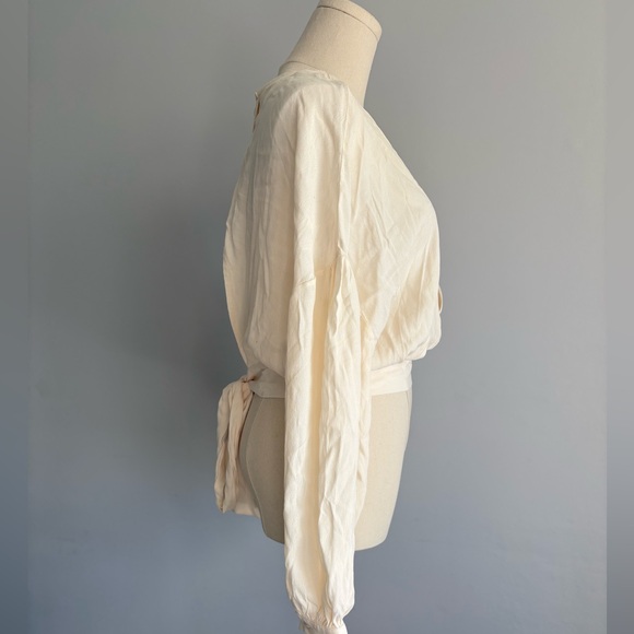 ASTR Tie-Back Shirt – White – Size M – Excellent Used Condition - Picture 4 of 7